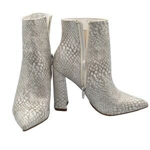 BAMBOO Ankle Boots White Faux Snake Skin Block Heels Pointed Toe Side Zip Sz 5.5